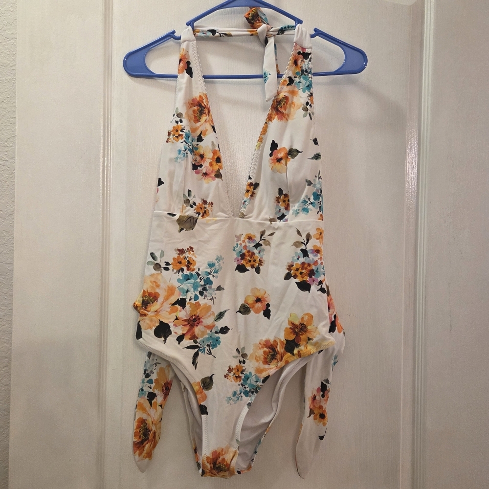 One piece floral low cut chest cleavage wrap suit NO SIZE NO BRAND  ?? M medium
